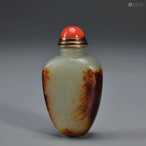 A White and Russet Jade Snuff Bottle