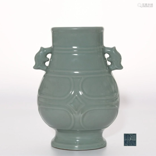 A Celadon Glazed Vase Qianlong Mark