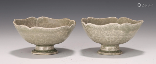 Pair Yue-ware Lobed Cups