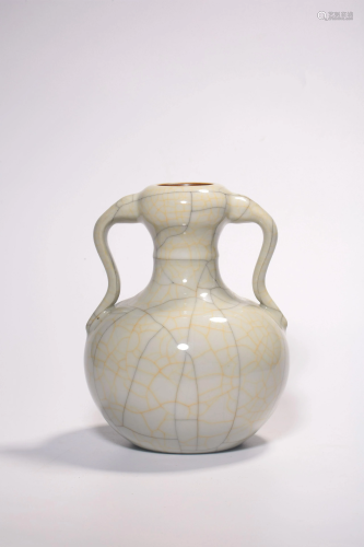 A GE-TYPE DOUBLE-GOURD VASE.MARK OF CHENGHUA