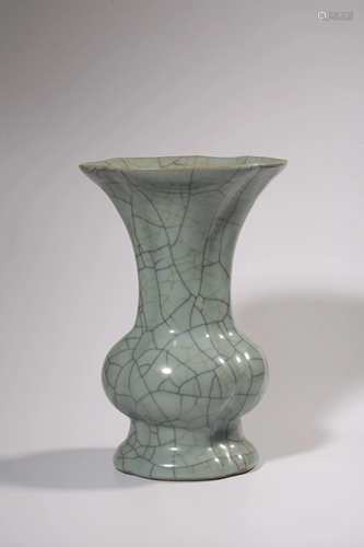 A GE-TYPE VASE.QING PERIOD