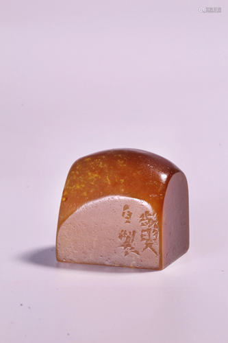 A CARVED TIANHUANGSTONE SEAL