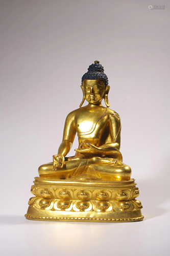 A GILT-BRONZE FIGURE OF MEDICINE BUDDHA.QING PERIOD