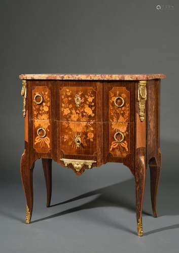 COMMODE En bois de placage de violette et marqueterie en con...