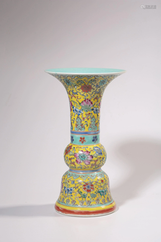 A YELLOW-GROUND FAMILLE ROSE VASE.GU.MARK OF QIANLONG