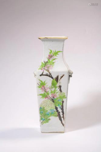 A FAMILLE-ROSE VASE.QING PERIOD