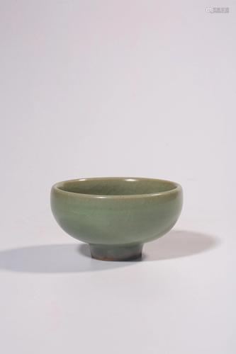 A CELADON LONGQUAN-GLAZED CUP.MING PERIOD