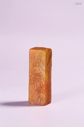 A CARVED TIANHUANGSTONE SEAL