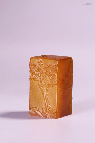 A CARVED TIANHUANGSTONE SEAL