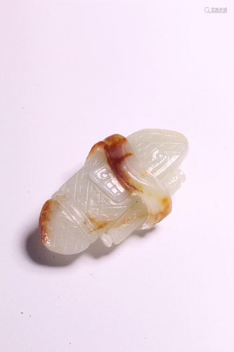 A CARVED WHITE JADE PENDANT.QING PERIOD