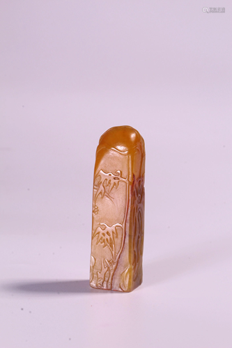 A CARVED TIANHUANGSTONE SEAL