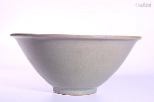 A CELADON LONGQUAN-GLAZED BOWL.YUAN PERIOD