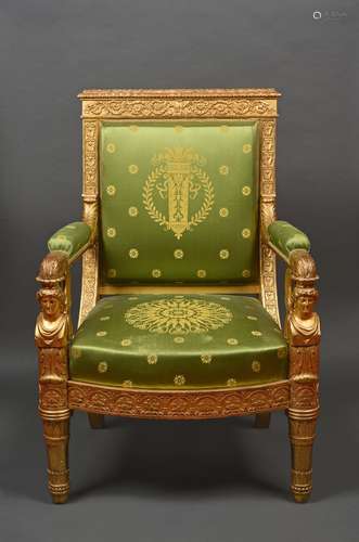 FAUTEUIL D’APPARAT EN BOIS SCULPTE ET DORE A DOSSIER CARRE A...