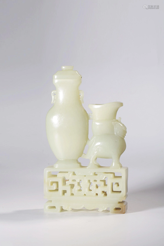 A CARVED WHITE JADE 'LION' DOUBLE VASE.QING PERIOD