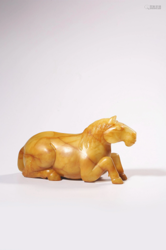 A CARVED YELLOW JADE HORSE.QING PERIOD