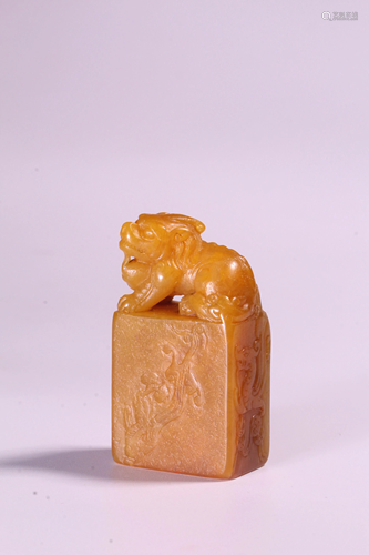 A CARVED TIANHUANGSTONE 'LION'SEAL