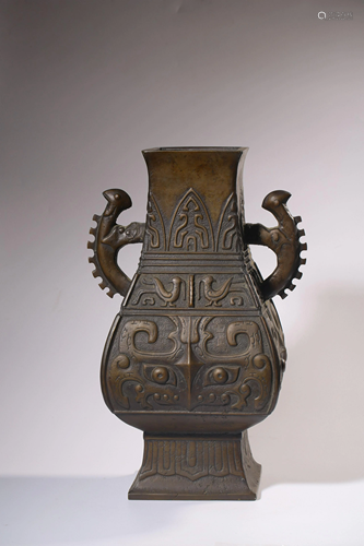 A BRONZE VASE.QING PERIOD