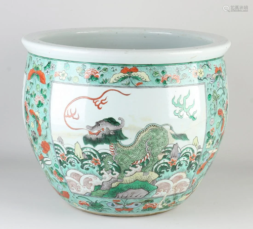 Large antique Chinese porcelain Family Verte pot with