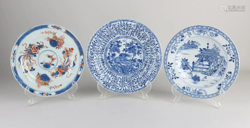 Three parts antique Chinese porcelain. 18th - 19th