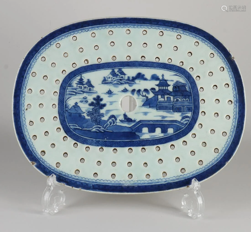 18th century Chinese porcelain tripod/colander with