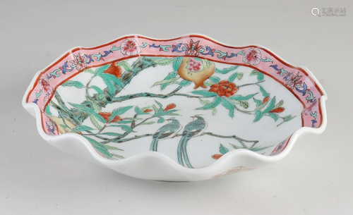 Chinese porcelain Family Rose pleated bowl with bird of