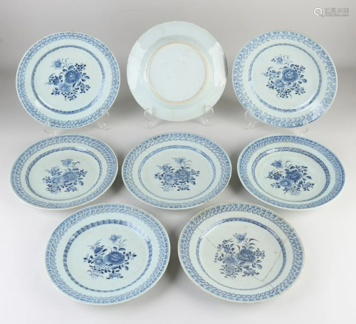 Eight 18th century Chinese porcelain Queng Lung plates