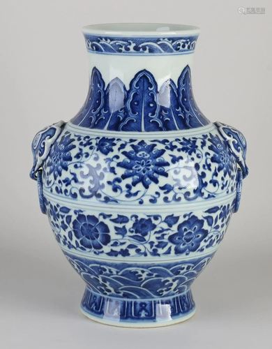 Chinese porcelain blue and white vase with floral