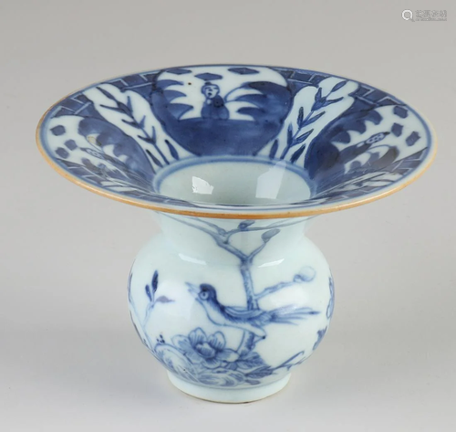 Rare 18th century Chinese porcelain spittoon.