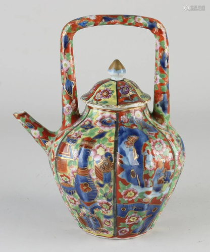 18th century Chinese porcelain teapot with