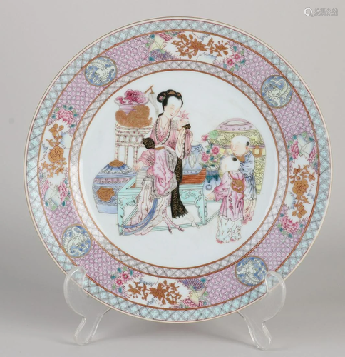 Chinese porcelain Family Rose plate. Delicately