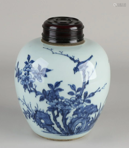 Chinese porcelain ginger jar with garden/bird decor +