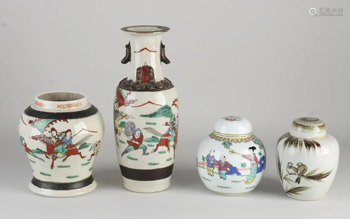 Four parts Chinese porcelain. Consisting of