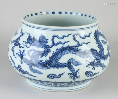 Large Chinese porcelain dragon pot with six characters