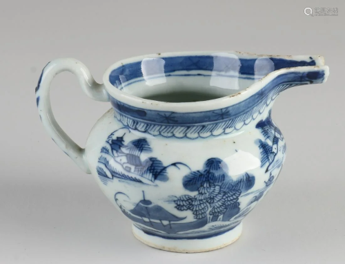 18th century Chinese porcelain milk jug with