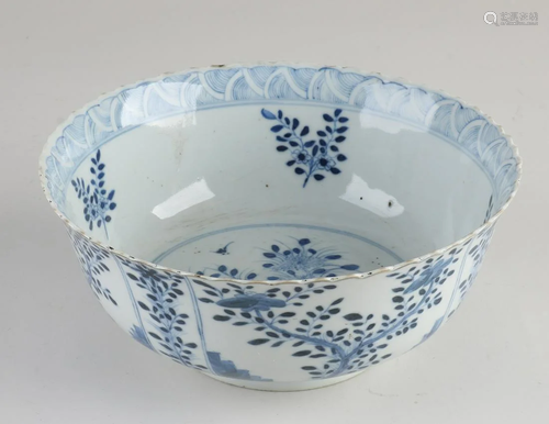 Large Chinese porcelain bowl with tree/garden with