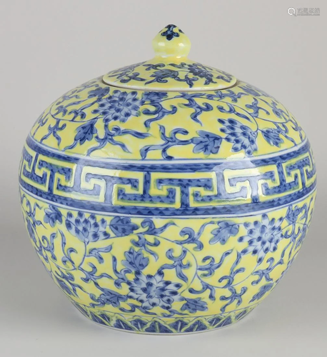 Chinese porcelain ginger jar with blue floral