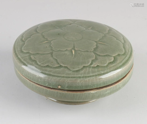 Chinese porcelain celadon lidded box in flower shape.