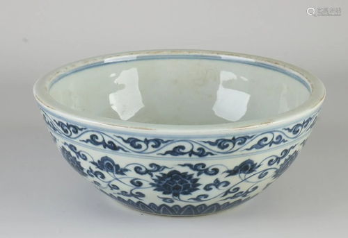 Chinese porcelain bowl with floral decor + bottom mark.