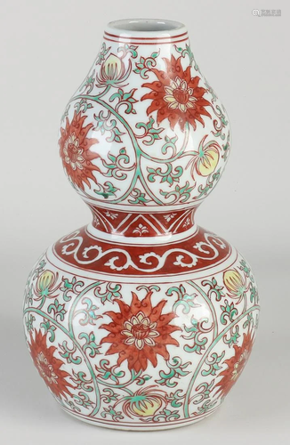 Chinese porcelain Familie Verte knob vase with floral