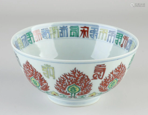 Chinese porcelain Doucai bowl with floral decor and