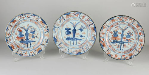 Three 18th century Chinese Imari porcelain plates with