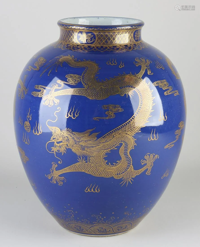 Large 19th century Chinese porcelain vase with blue