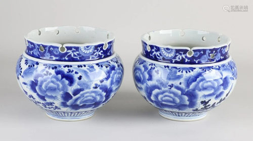 Two 19th century Japanese Imari porcelain (hanging)