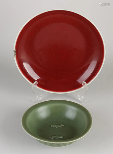 Two pieces of Chinese porcelain. 1x Bowl with green tea