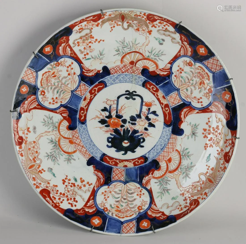 Large 19th century Imari porcelain decorative dish with