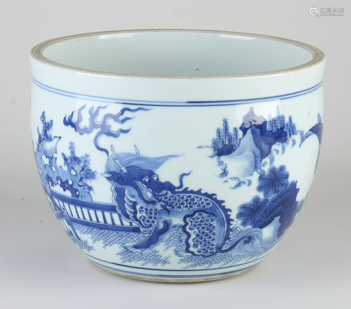 Chinese porcelain cache pot with garden/phoenix/dragon