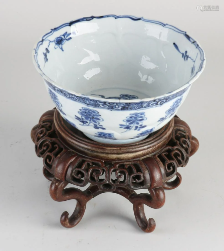 17th - 18th century Chinese porcelain Kang Xi bowl with