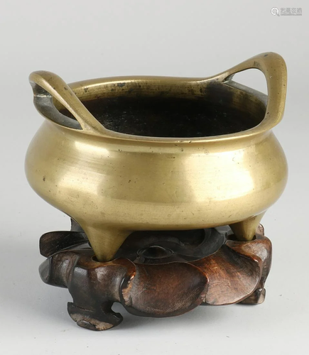 Chinese bronze incense burner with bottom mark and