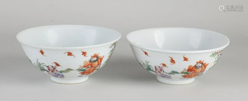 Two Chinese porcelain bowls with figures/bats decor.