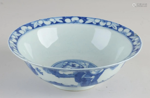 Large Chinese porcelain bowl with Chinese dignitary